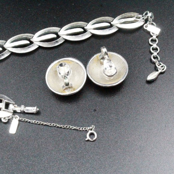 Monet Signed Designer High End Silver Tone Textured Brushed Necklace Set - Picture 10 of 10